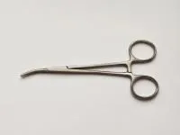 Зажим кровоостанавливающий типа Москит изогнутый по ребру 150 мм Hilbro 14.0140.15