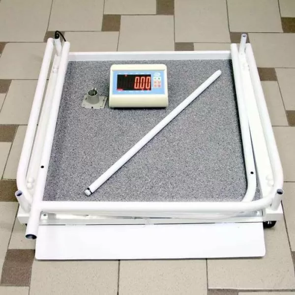 Весы МП "Здоровье" 300 ВДА-(50/100;Р) (80х80) 07 (15) К для взвешивания стоя и в инвалидном кресле, без ростомера и стульчика