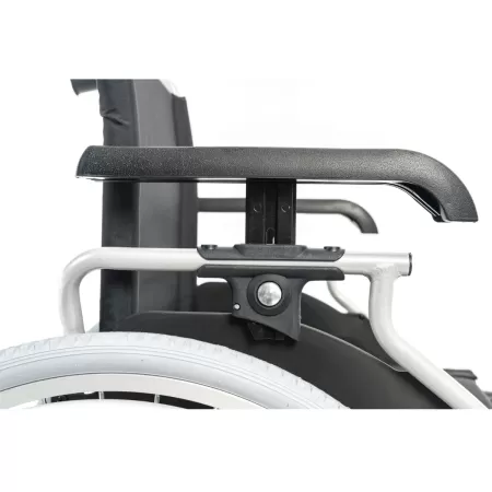 Кресло-коляска МЕТ STABLE, артикул 20460, с регулировкой высоты подлокотников, ширина сиденья 43 см, колеса пневматические