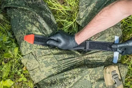 Жгут-турникет крoвooстaнaвливaющий МЕДПЛАНТ ЖК-02 с двухщелевой пряжкой и с лентой для фиксации времени, вид сложения 2, артикул 1748