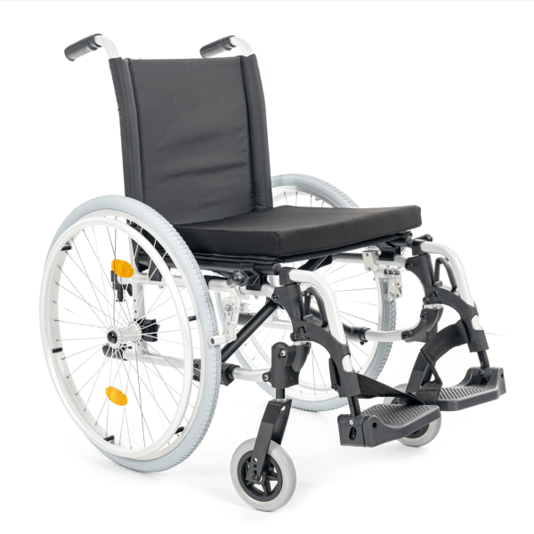 Кресло-коляска МЕТ STABLE, артикул 20460, с регулировкой высоты подлокотников, ширина сиденья 43 см, колеса пневматические