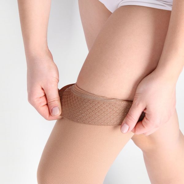 Чулки компрессионные IDEALISTA ID-300 унисекс 1 класс компрессии с закрытым носком и гладкой резинкой цвет карамель 