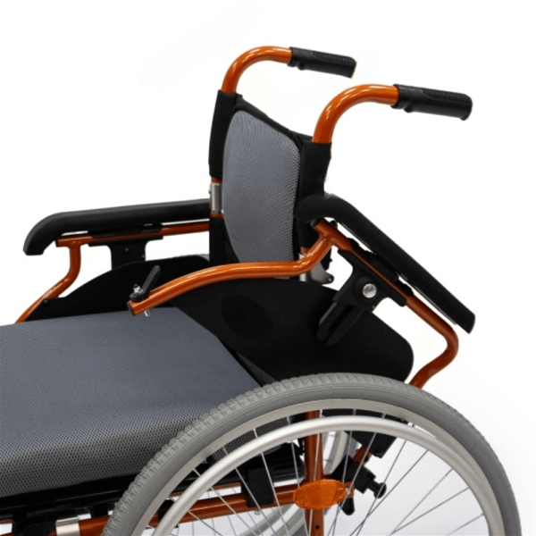 Кресло-коляска МЕТ STABLE с регулировкой высоты подлокотников, ширина сиденья 46 см, колеса пневматические