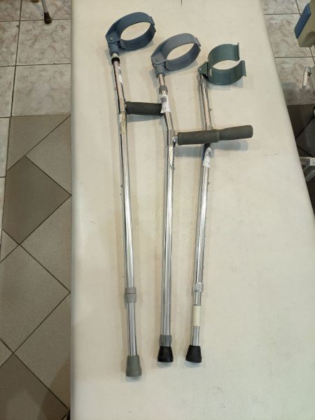 Костыль-канадка с захватом б/у, шт